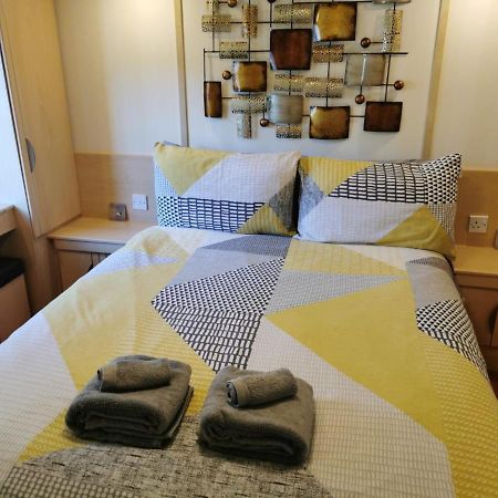 Lovely Static Holiday Caravan Near Whithorn Екстер'єр фото