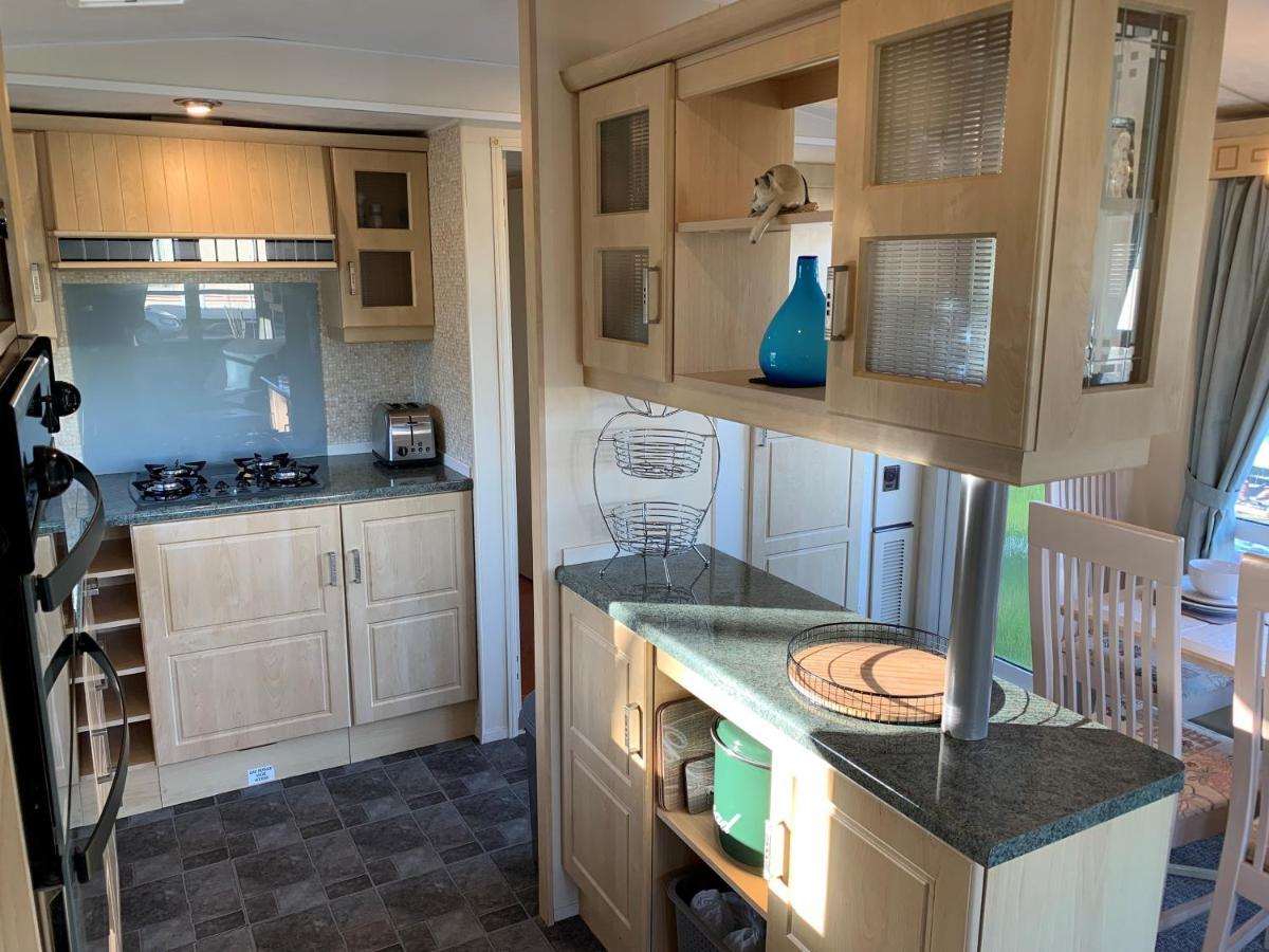 Lovely Static Holiday Caravan Near Whithorn Екстер'єр фото